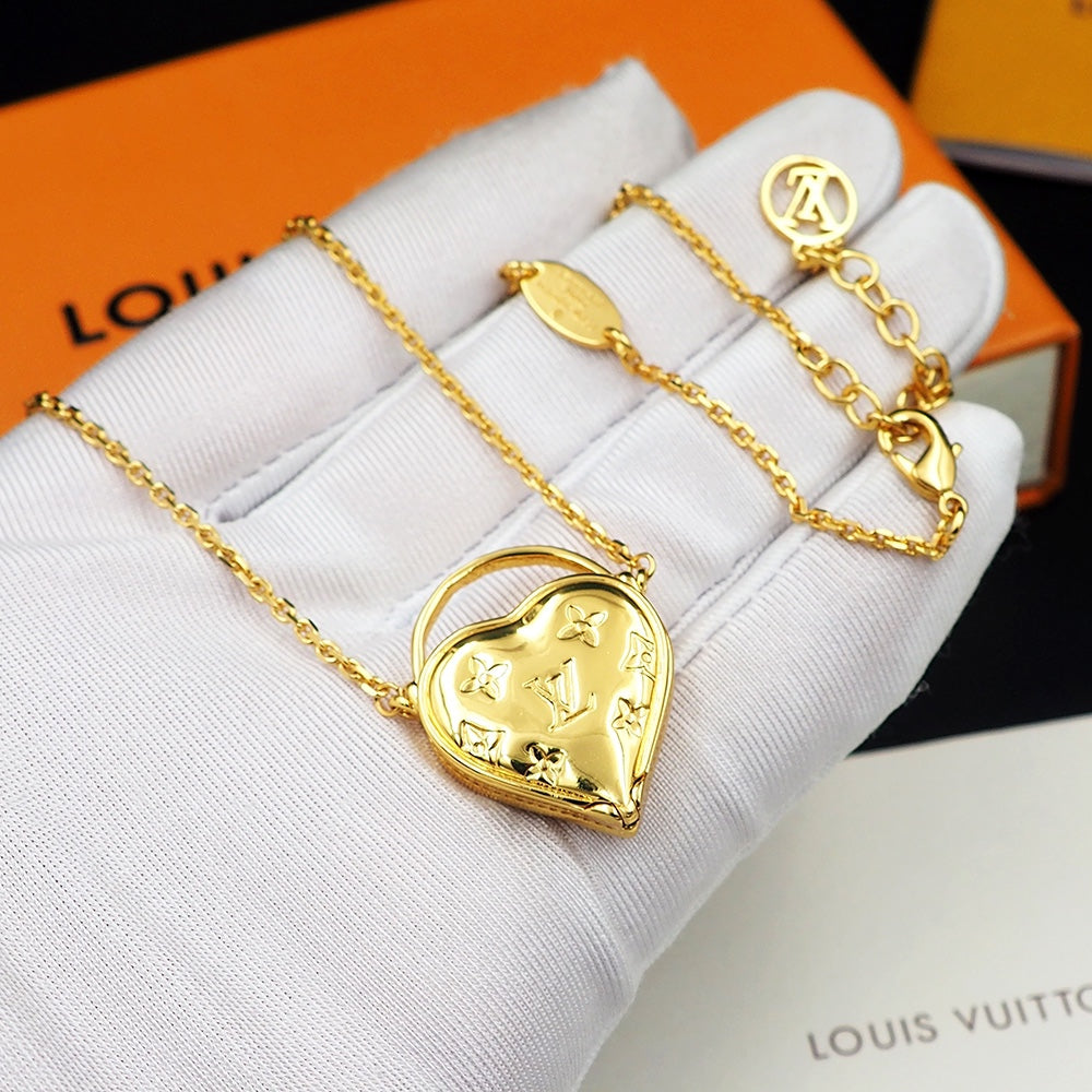 Necklace: F10
