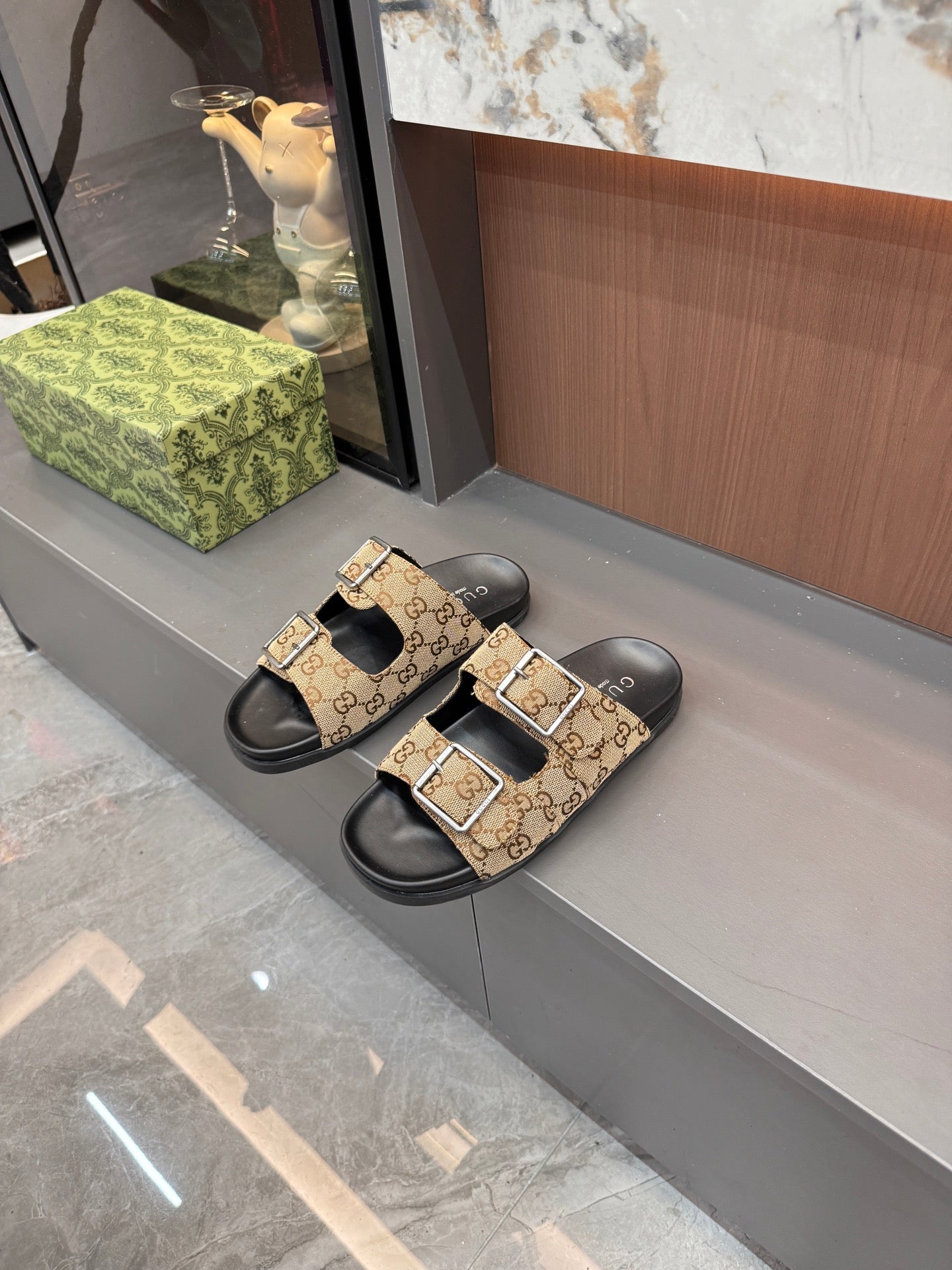 Shoes/Model: F9