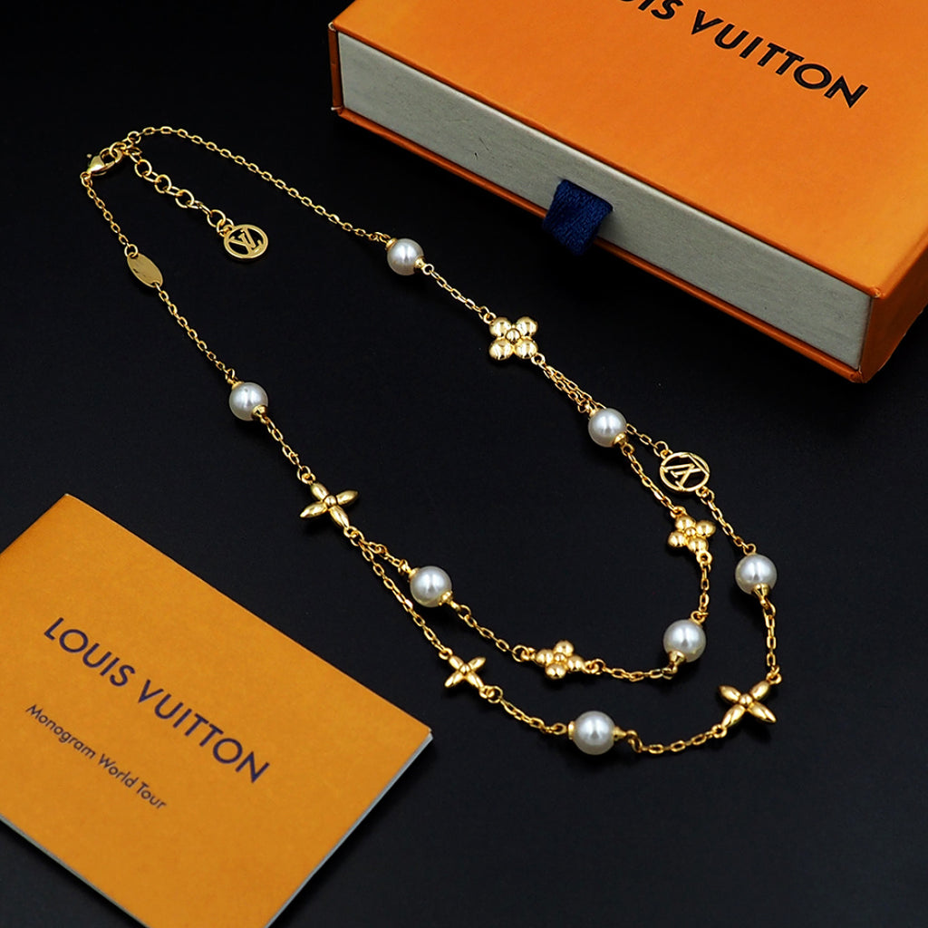 Necklace: F