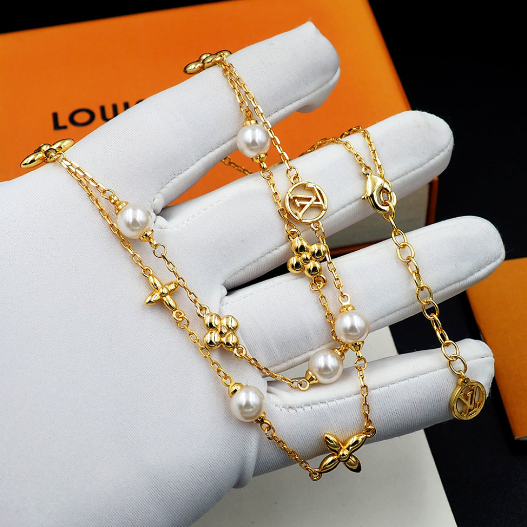 Necklace: F