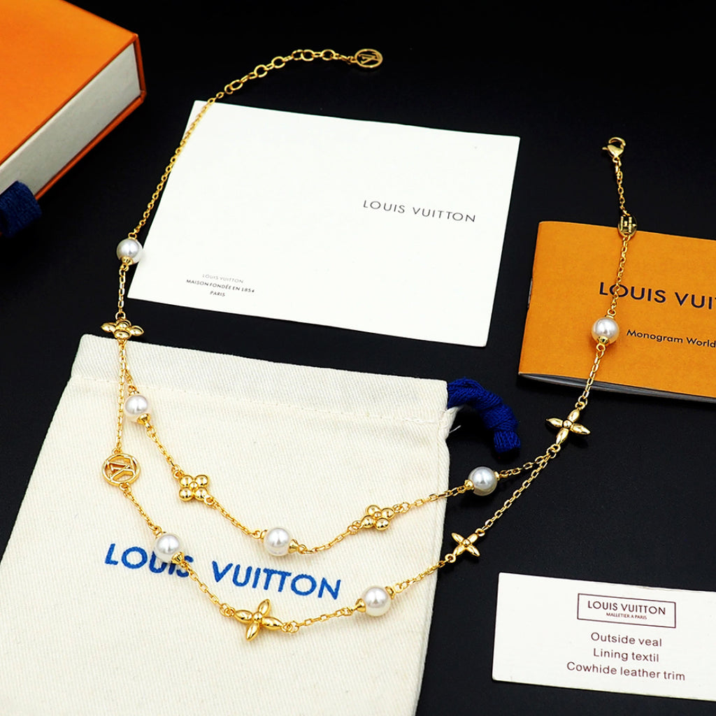 Necklace: F