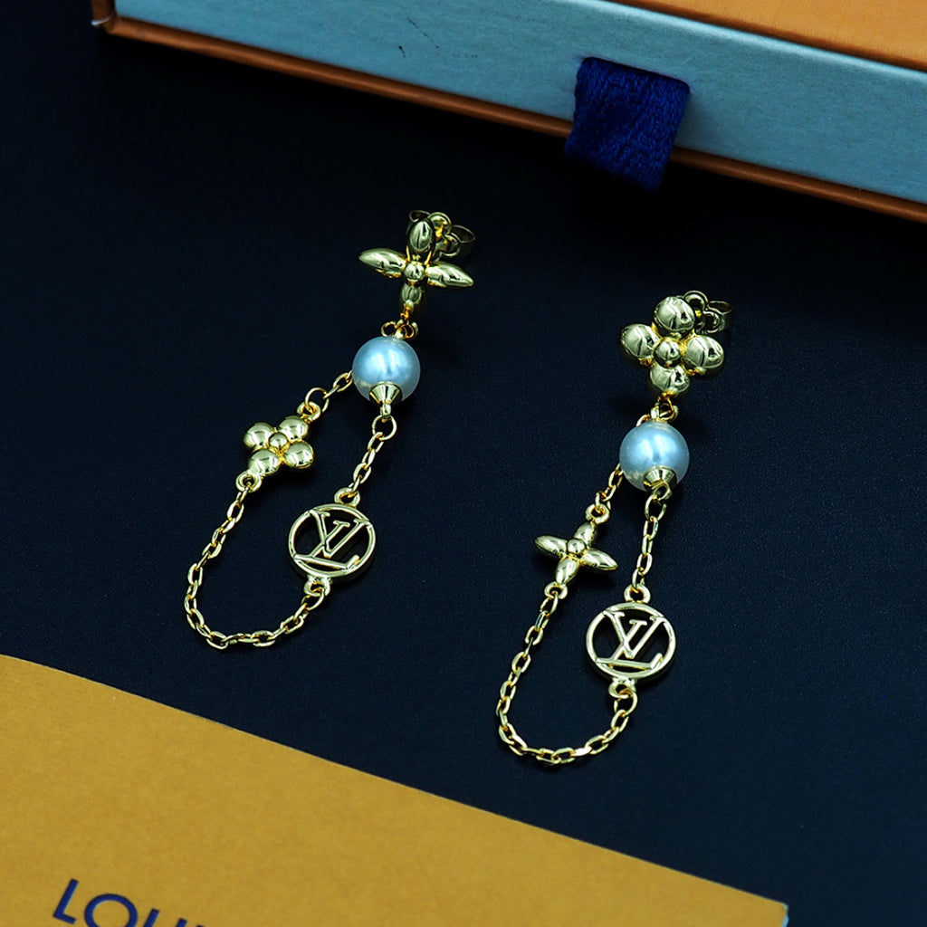 Earrings: F8