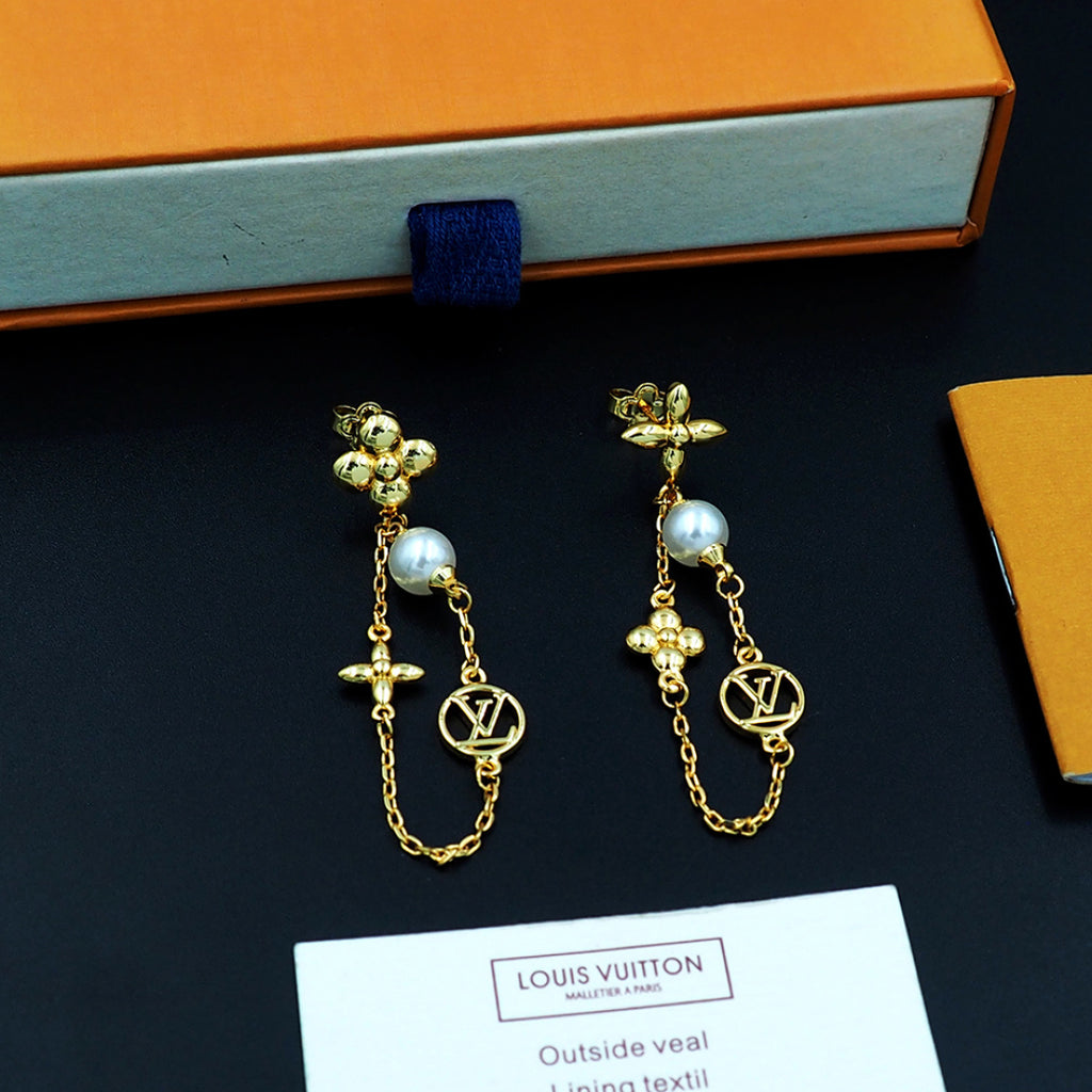 Earrings: F8