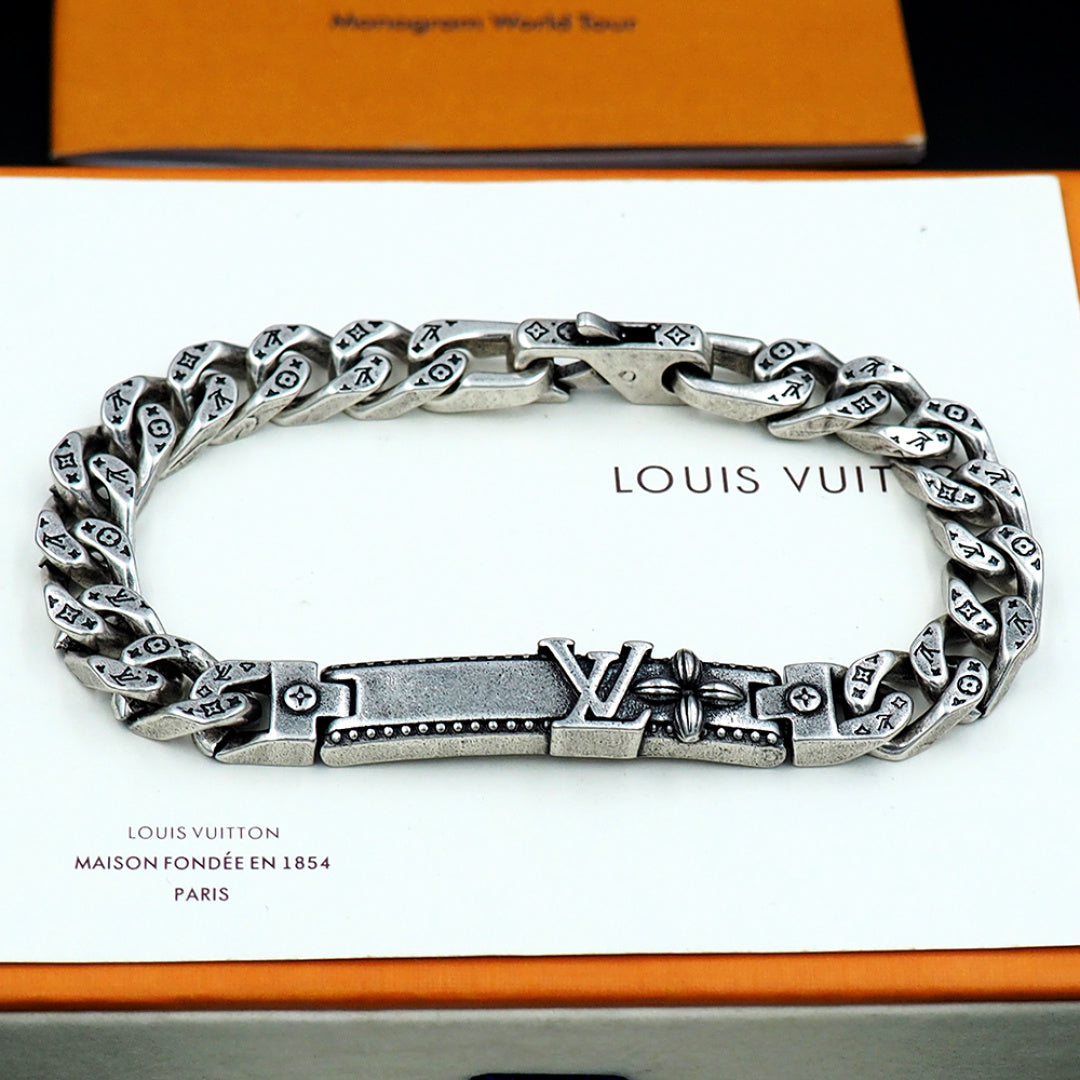 Bracelet: F13