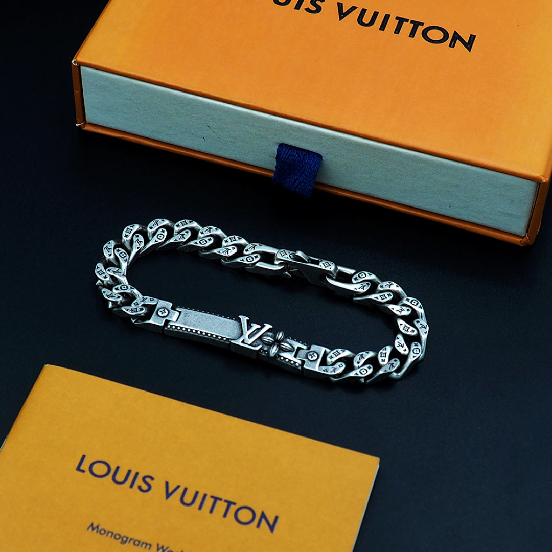 Bracelet: F13