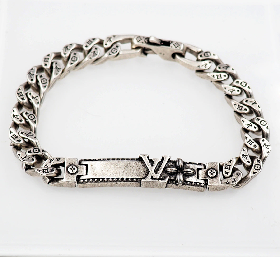 Bracelet: F13