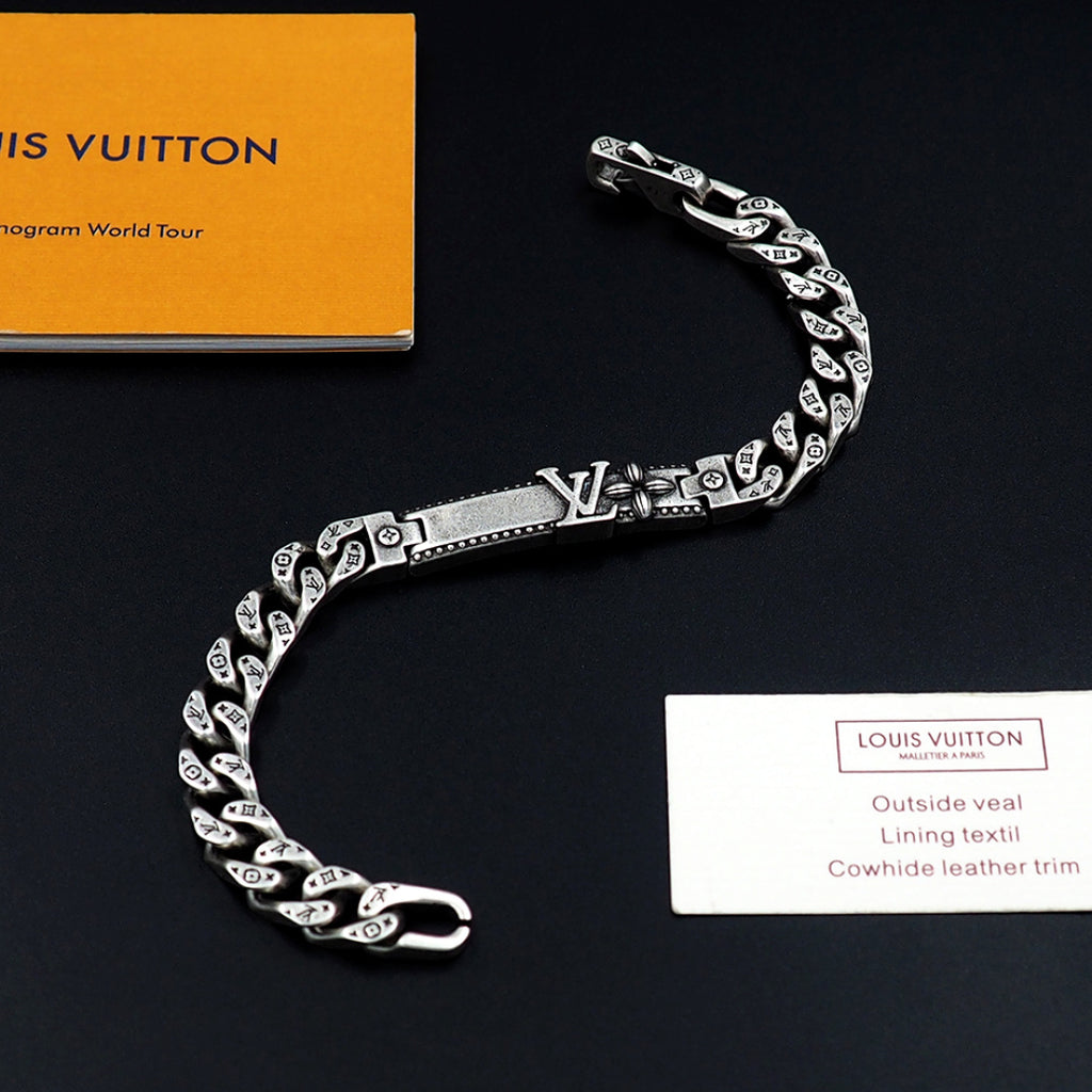 Bracelet: F13