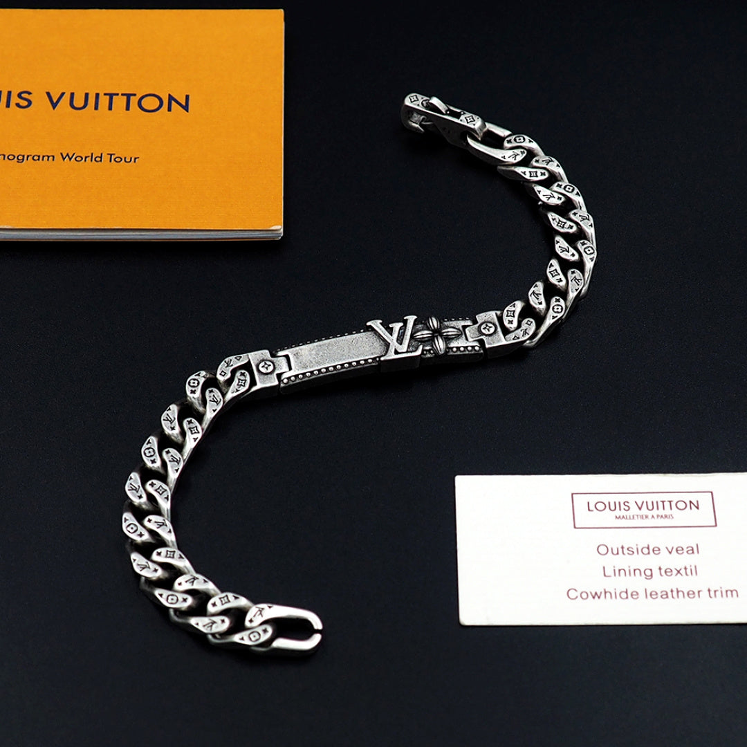 Bracelet: F13
