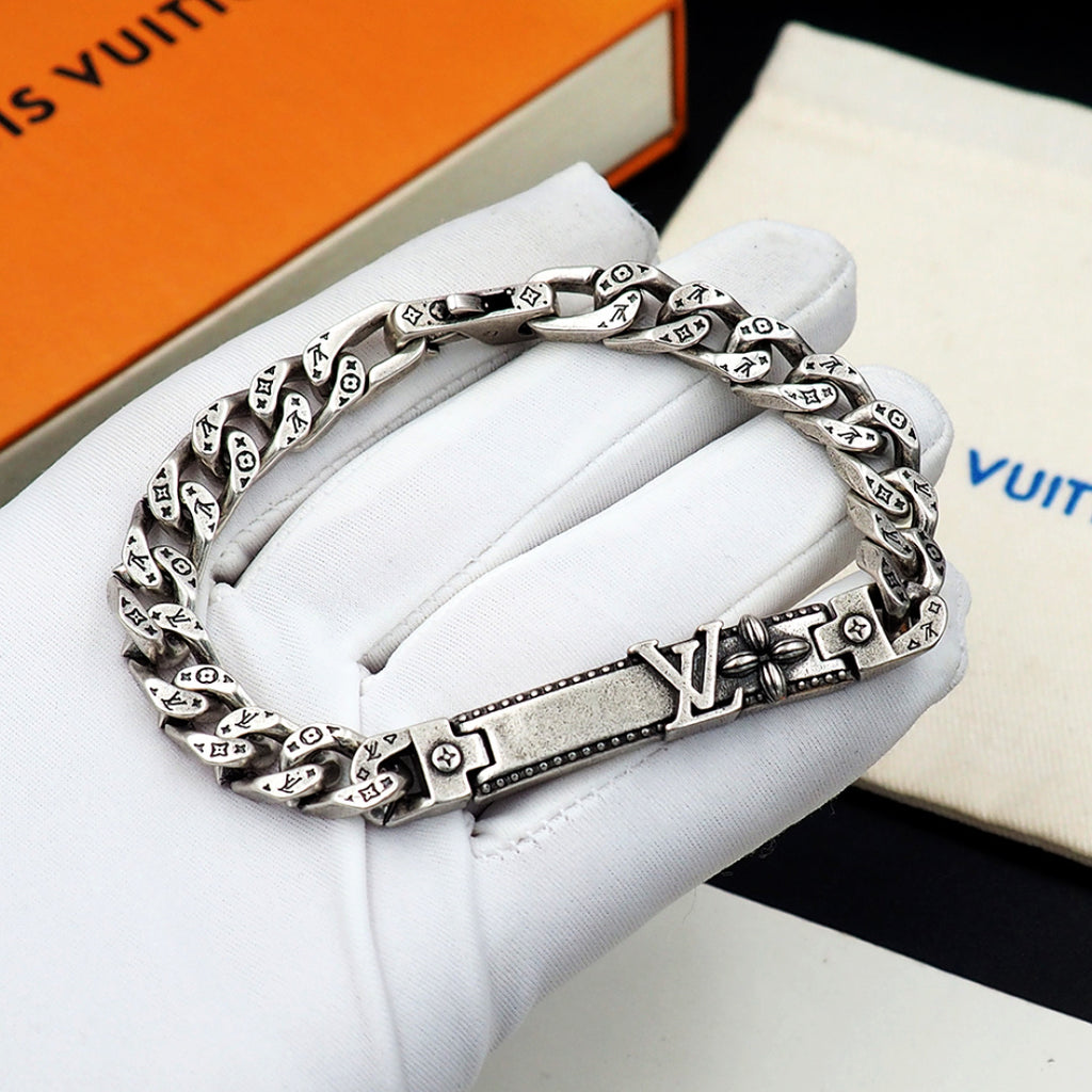 Bracelet: F13
