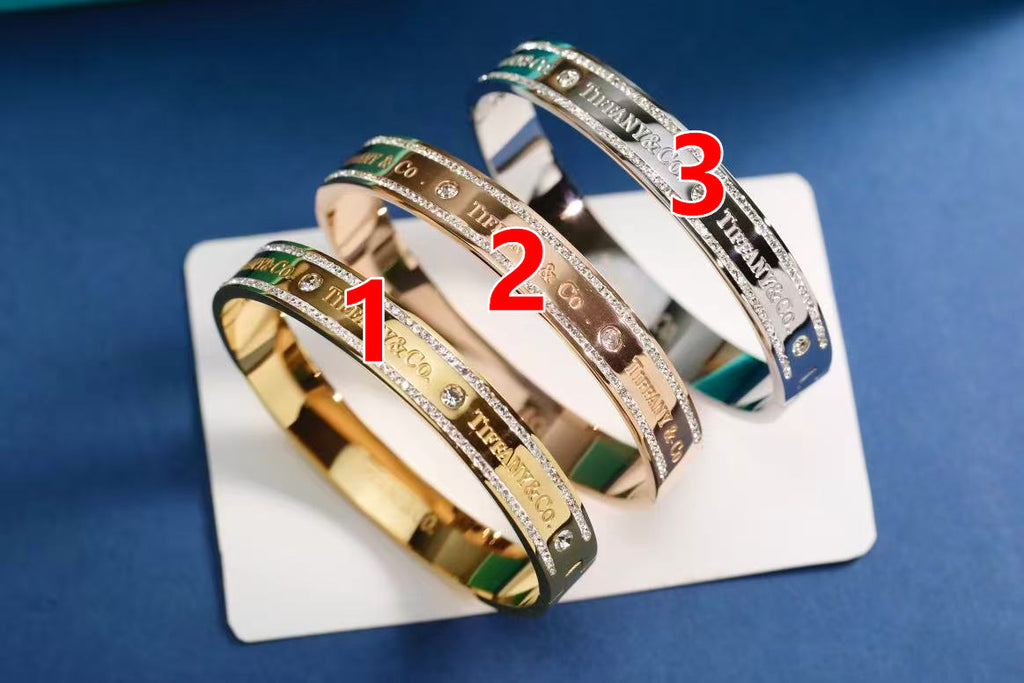 Bracelet: F17