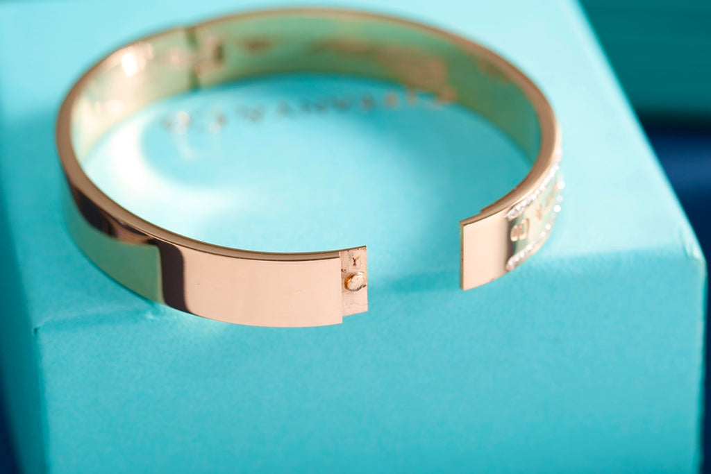 Bracelet: F17