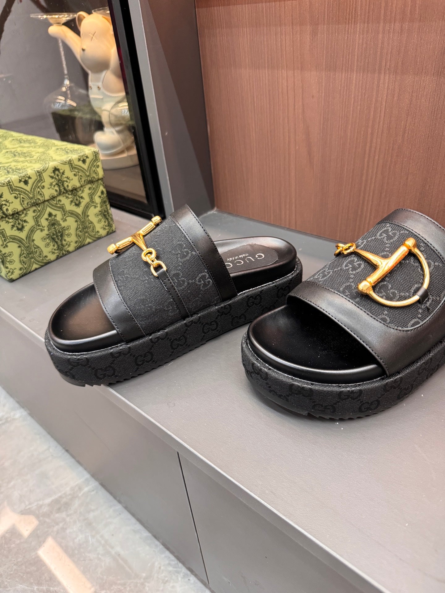 Shoes/Model: F10