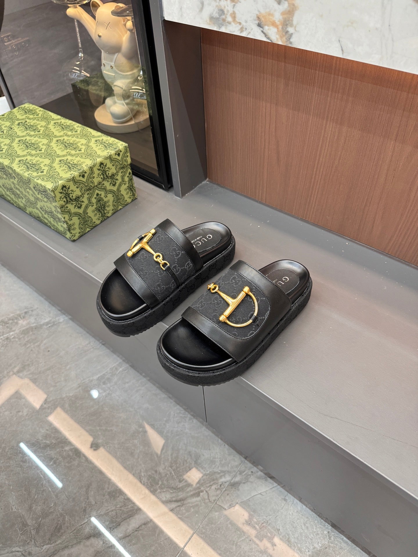 Shoes/Model: F10