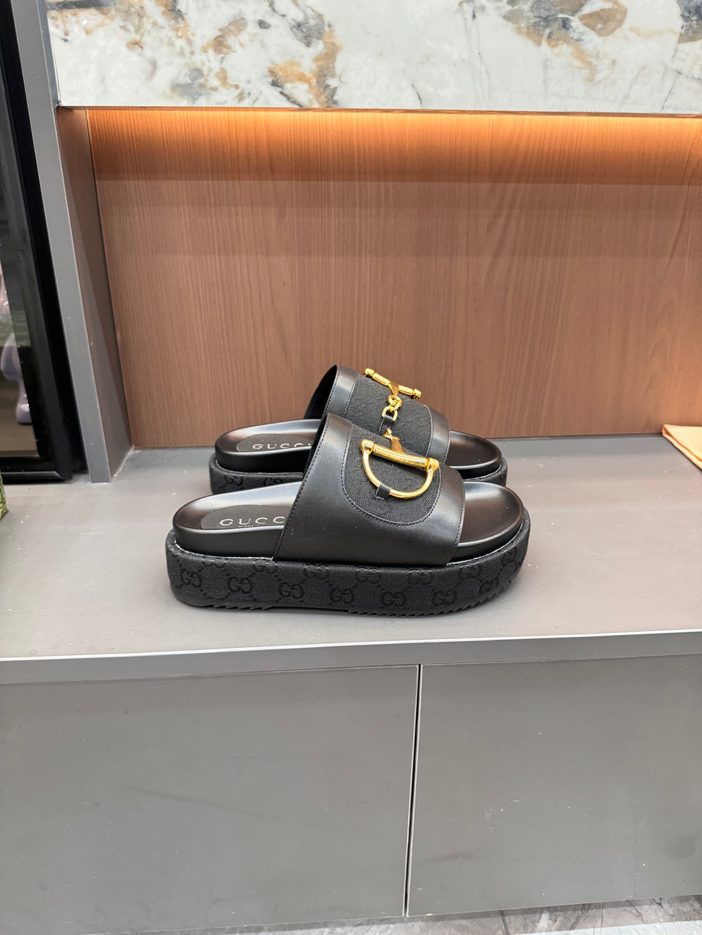 Shoes/Model: F10