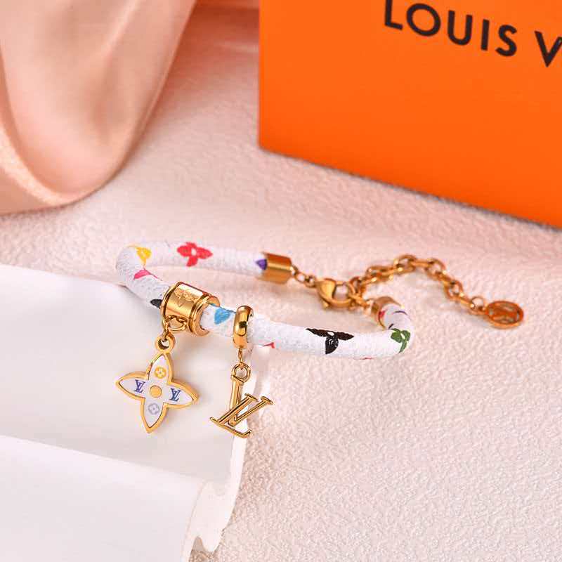 Bracelet: F11