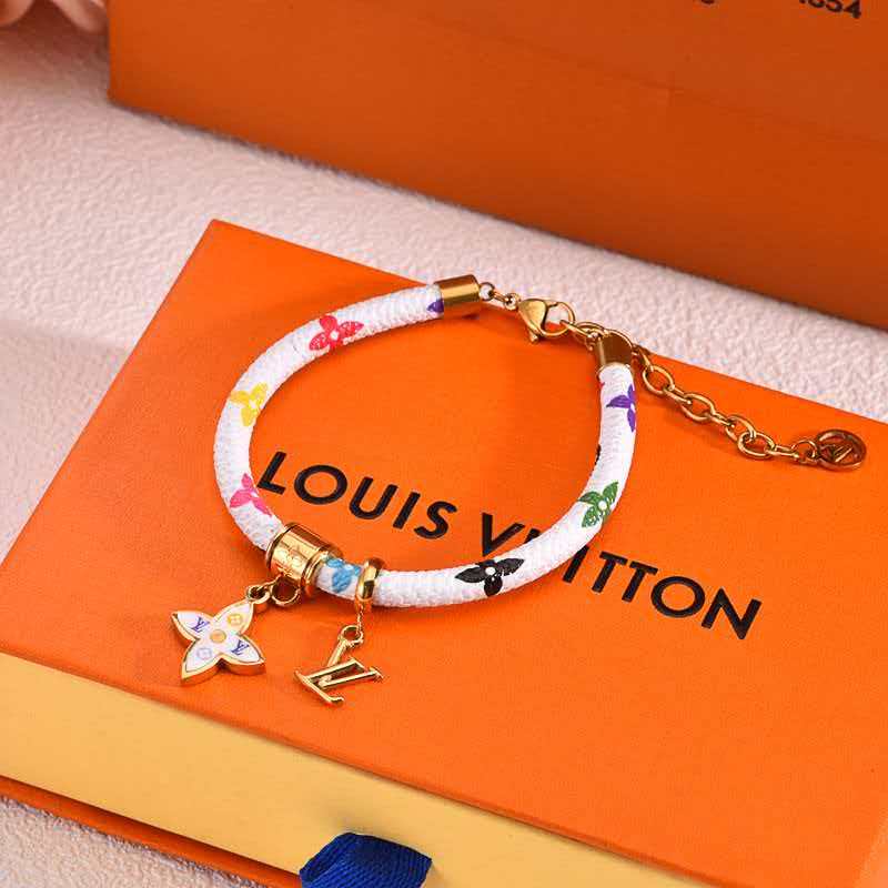 Bracelet: F11